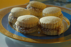 Alfajores de Maizena: Argentine Sandwich Cookies