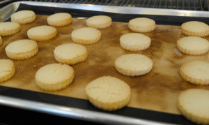 Alfajores de Maizena: Argentine Sandwich Cookies